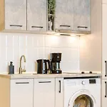 Downtown - Your Modern Escape Near Ateneul Apartment *