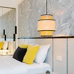 Downtown - Your Modern Escape Near Ateneul Apartment *