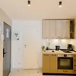 Downtown - Your Modern Escape Near Ateneul *