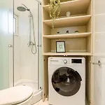 Downtown - Your Modern Escape Near Ateneul Apartment *