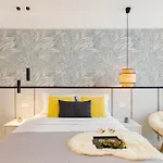 Apartment Downtown - Your Modern Escape Near Ateneul Bucharest