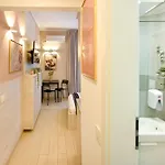 Downtown - Your Modern Escape Near Ateneul Apartment