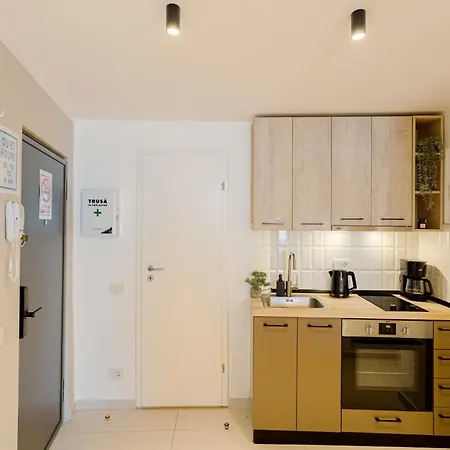 Downtown - Your Modern Escape Near Ateneul *