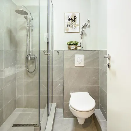 Downtown - Your Modern Escape Near Ateneul Apartamento *