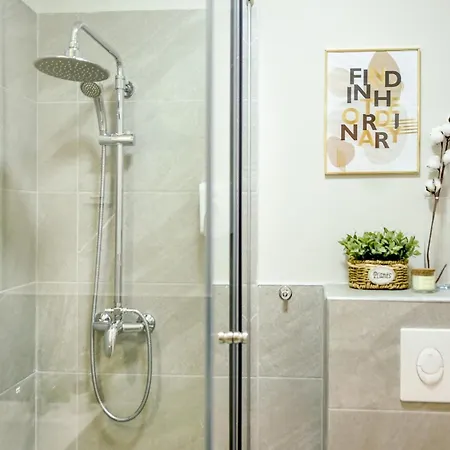 Downtown - Your Modern Escape Near Ateneul Apartment *