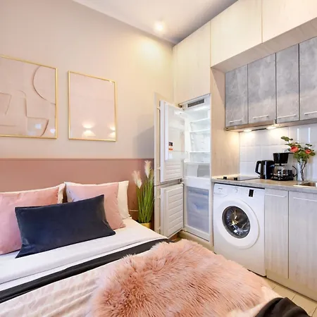 Downtown - Your Modern Escape Near Ateneul Apartamento *