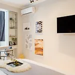 Downtown - Your Modern Escape Near Ateneul