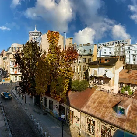 Downtown - Your Modern Escape Near Ateneul Daire