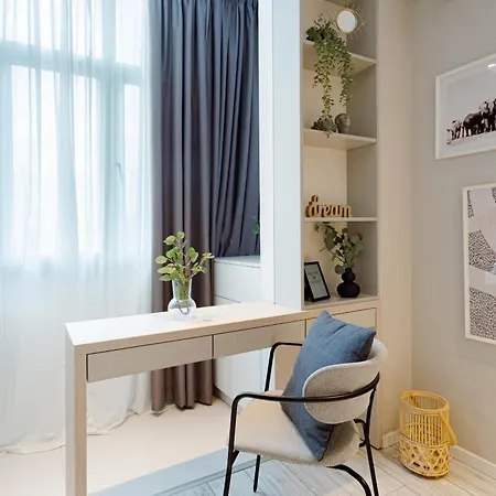 Downtown - Your Modern Escape Near Ateneul *