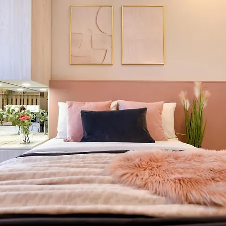 Apartament Downtown - Your Modern Escape Near Ateneul *
