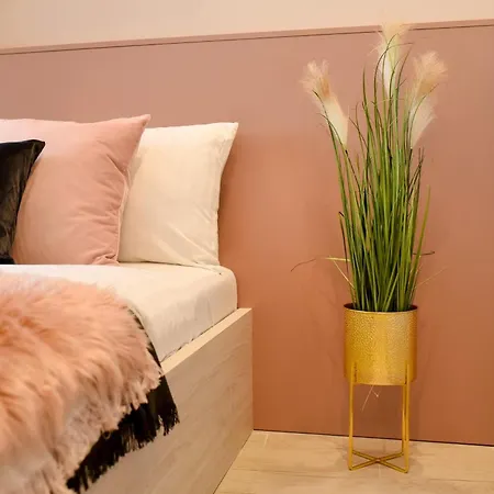 Downtown - Your Modern Escape Near Ateneul *