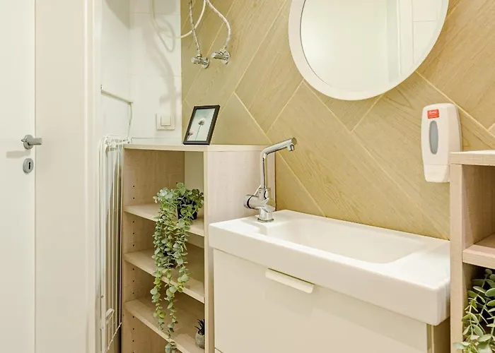 Downtown - Your Modern Escape Near Ateneul Apartament