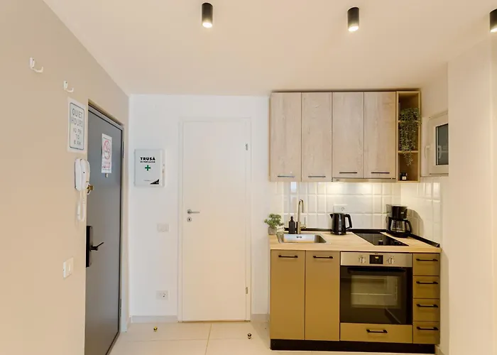 Downtown - Your Modern Escape Near Ateneul *