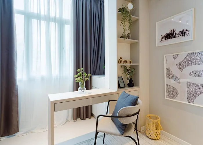 Downtown - Your Modern Escape Near Ateneul *