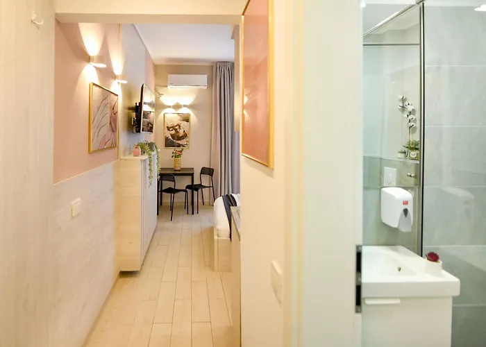 Downtown - Your Modern Escape Near Ateneul Daire