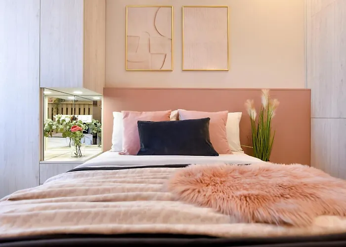 Апартаменты Downtown - Your Modern Escape Near Ateneul *