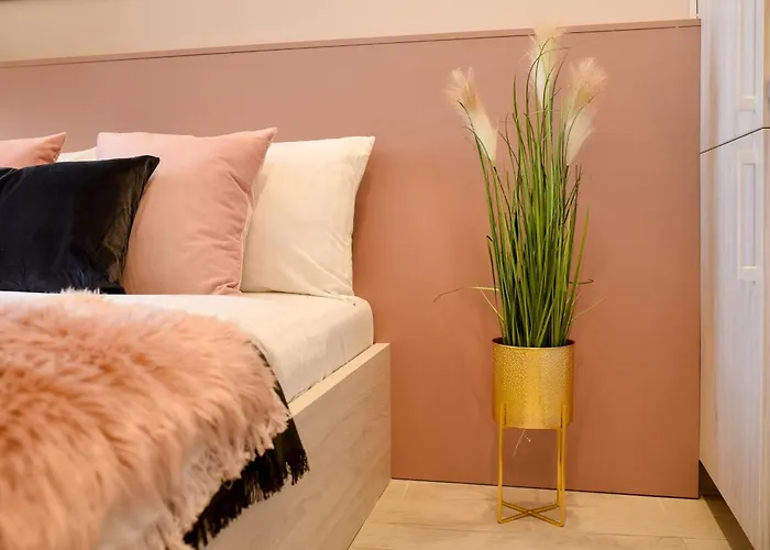 Downtown - Your Modern Escape Near Ateneul *