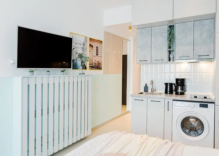 Downtown - Your Modern Escape Near Ateneul Apartmán *