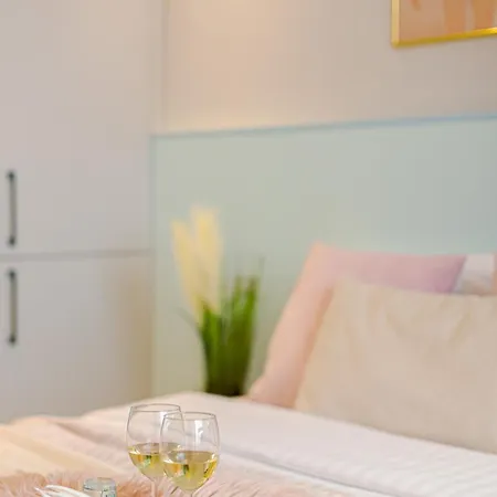 Downtown - Your Modern Escape Near Ateneul